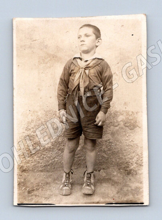 Pohlednice chlapec v tradičním oděvu etnografie (M19104)