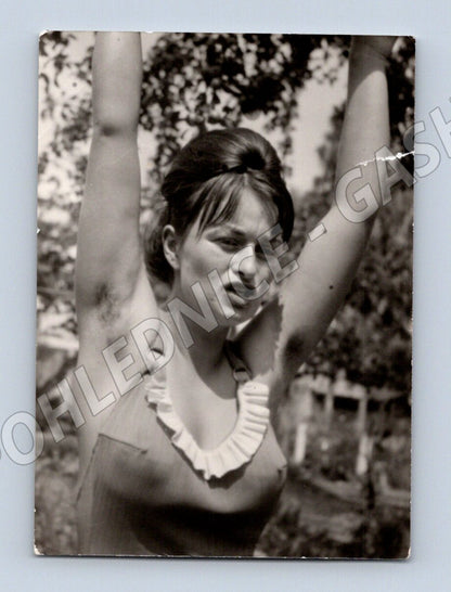 Pohlednice žena portrét černobílá (M19110)