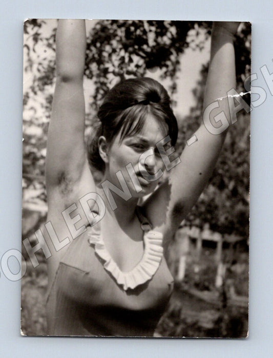 Pohlednice žena portrét černobílá (M19110)