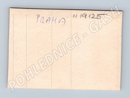Pohlednice Praha obchod Špaček lidé před obchodem meziválečné (M19125)
