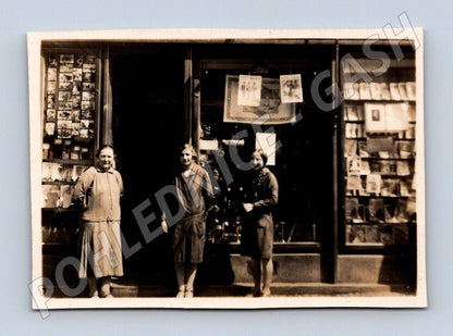 Pohlednice Praha obchod tři ženy cca 1920 40 (M19126)