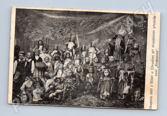 Pohlednice Chrudim Děti při divadelní hře Krakonoš malý formá (M19163)