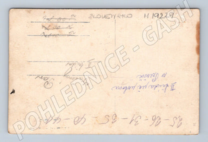 Pohlednice skupina dívek a učitelů Přešov Škola (M19229)