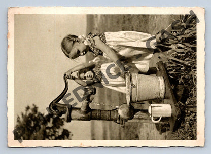 Pohlednice Mütterferien Aktion Praha dívky u pumpy ČSR (M1926)