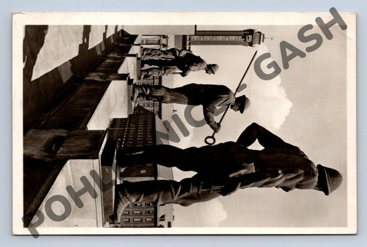Pohlednice Ostrava sousoší horníků hutníků Nová radnice (M1929)