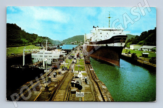 Pohlednice Panama Canal nákladní lodě v Mirafloreských zdymad (M19534)