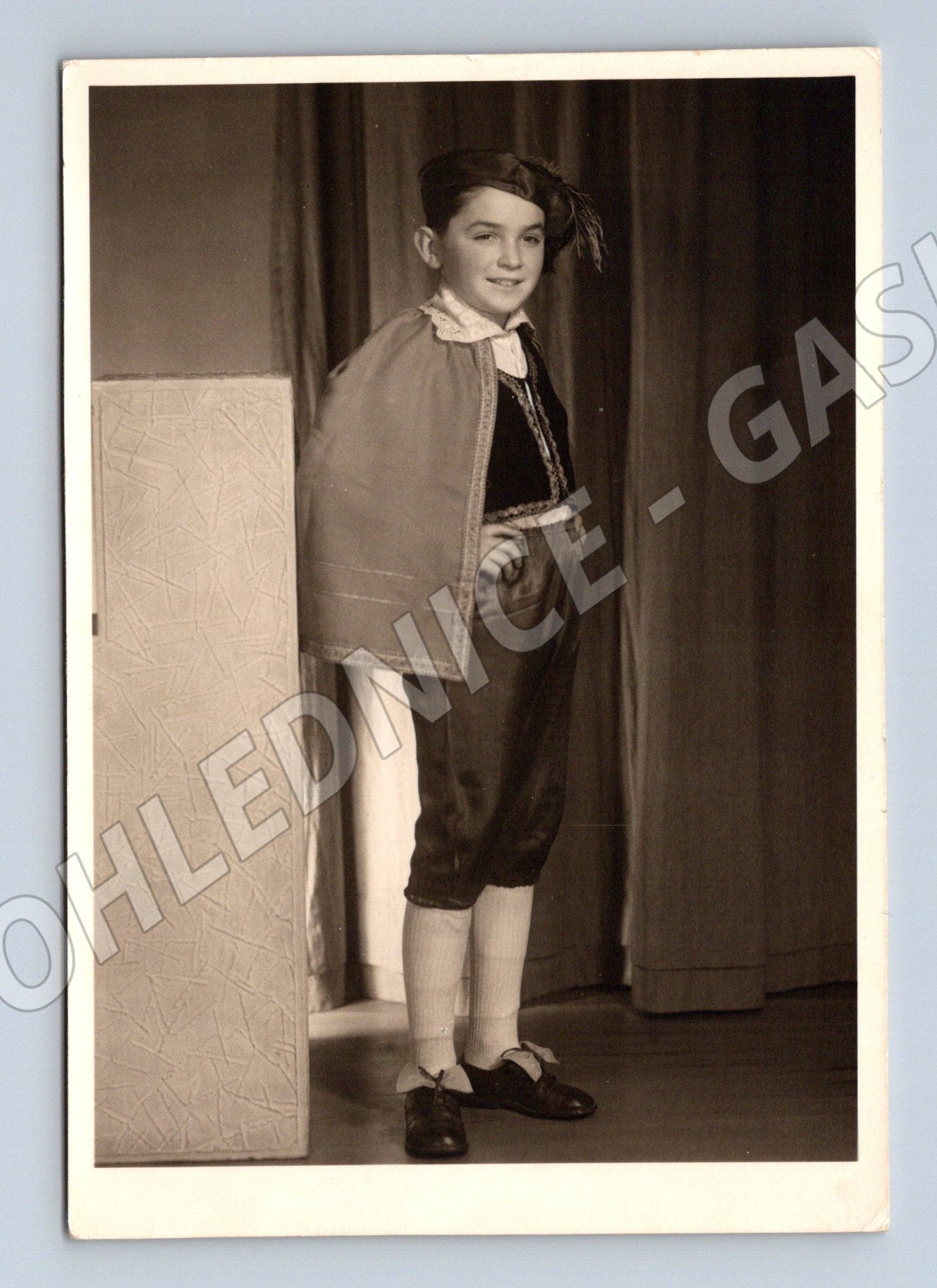 Pohlednice Dítě v lidovém kroji Říčany (M19577)