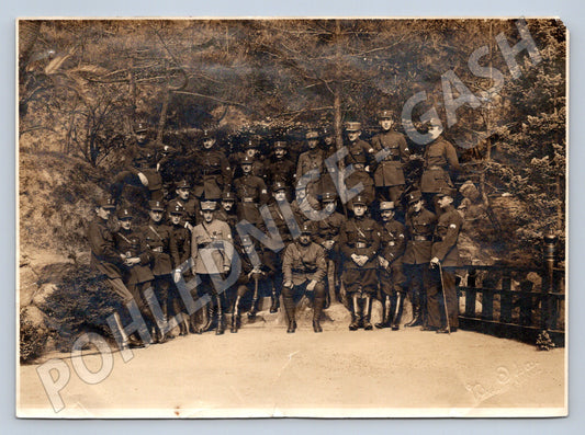 Pohlednice skupina uniformovaných důstojníků historických oso (M19617)