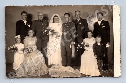 Pohlednice Svatební skupinový portrét ČSR 30 40 léta (M19625)