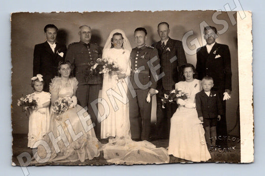 Pohlednice Svatební skupinový portrét ČSR 30 40 léta (M19625)