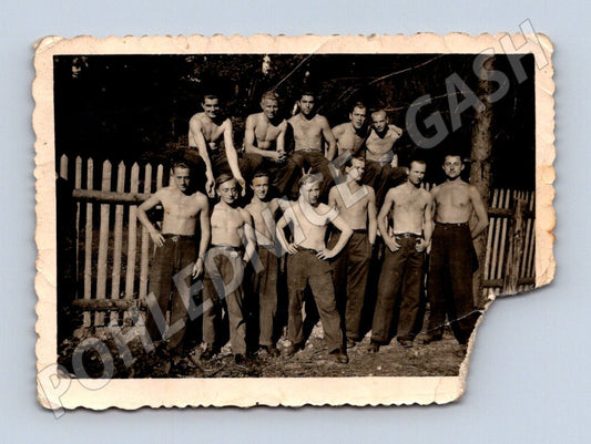 Pohlednice Skupinový portrét mužů etnografie černobílá (M19626)