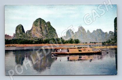 Pohlednice tradiční loď na řece malebná krajina vodní doprava (M19662)