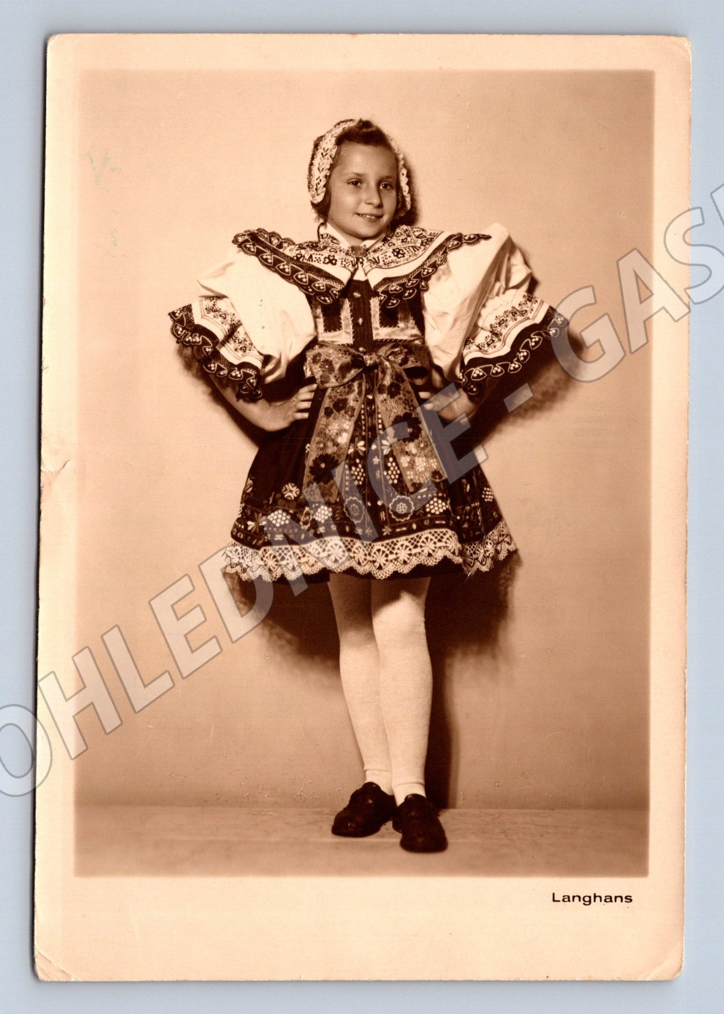 Pohlednice Dívka v českém kroji Langhans etnografie (M19796)