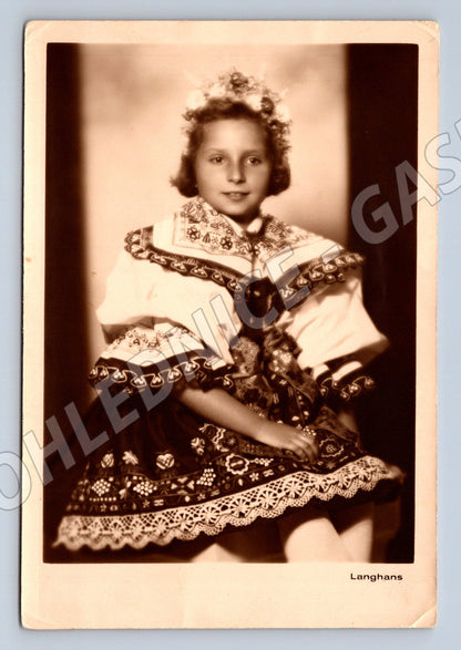 Pohlednice dívka v lidovém kroji Langhans etnografie (M19797)