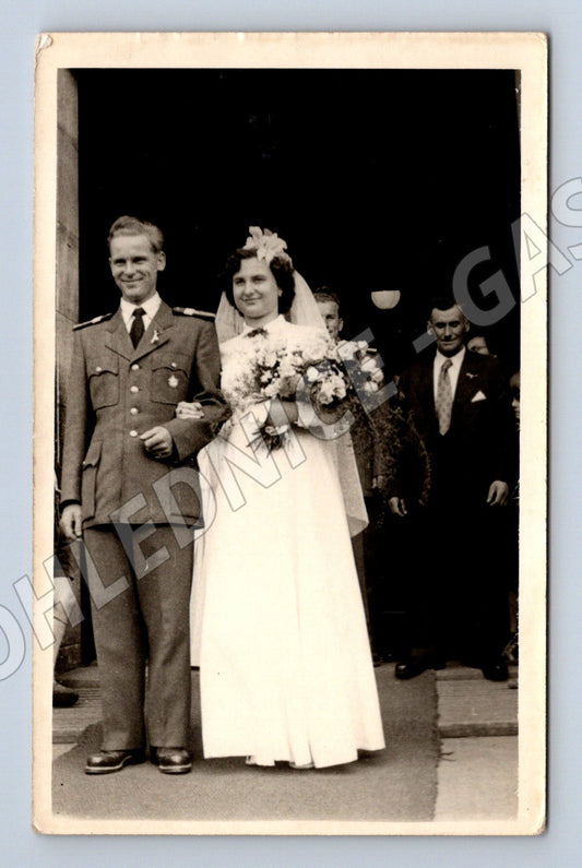 Pohlednice Historická černobílá svatební ženich v uniformě (M19814)