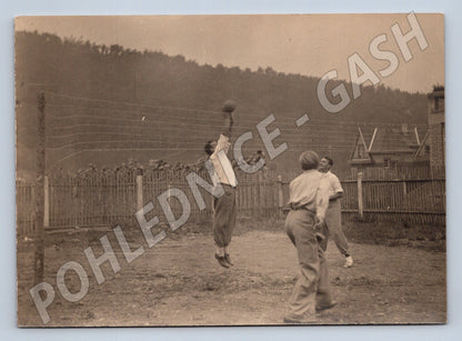 Pohlednice sportovní hra volejbal na venkově (M19822)