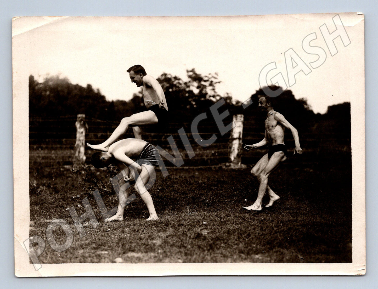 Pohlednice Hra mladých mužů na louce Užhorod (M19823)