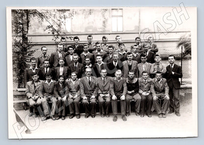 Pohlednice skupinový portrét studenti absolventi černobílá (M19835)