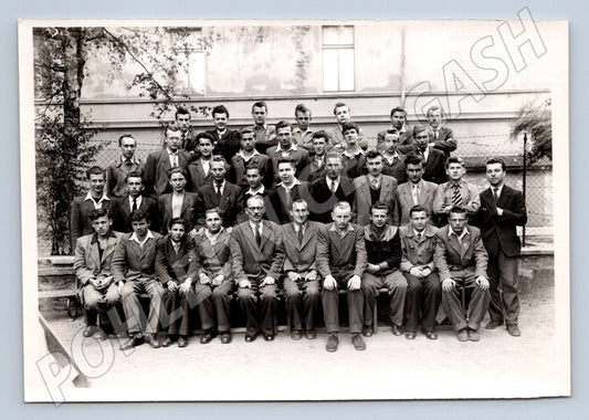 Pohlednice skupinový portrét studenti absolventi černobílá (M19835)