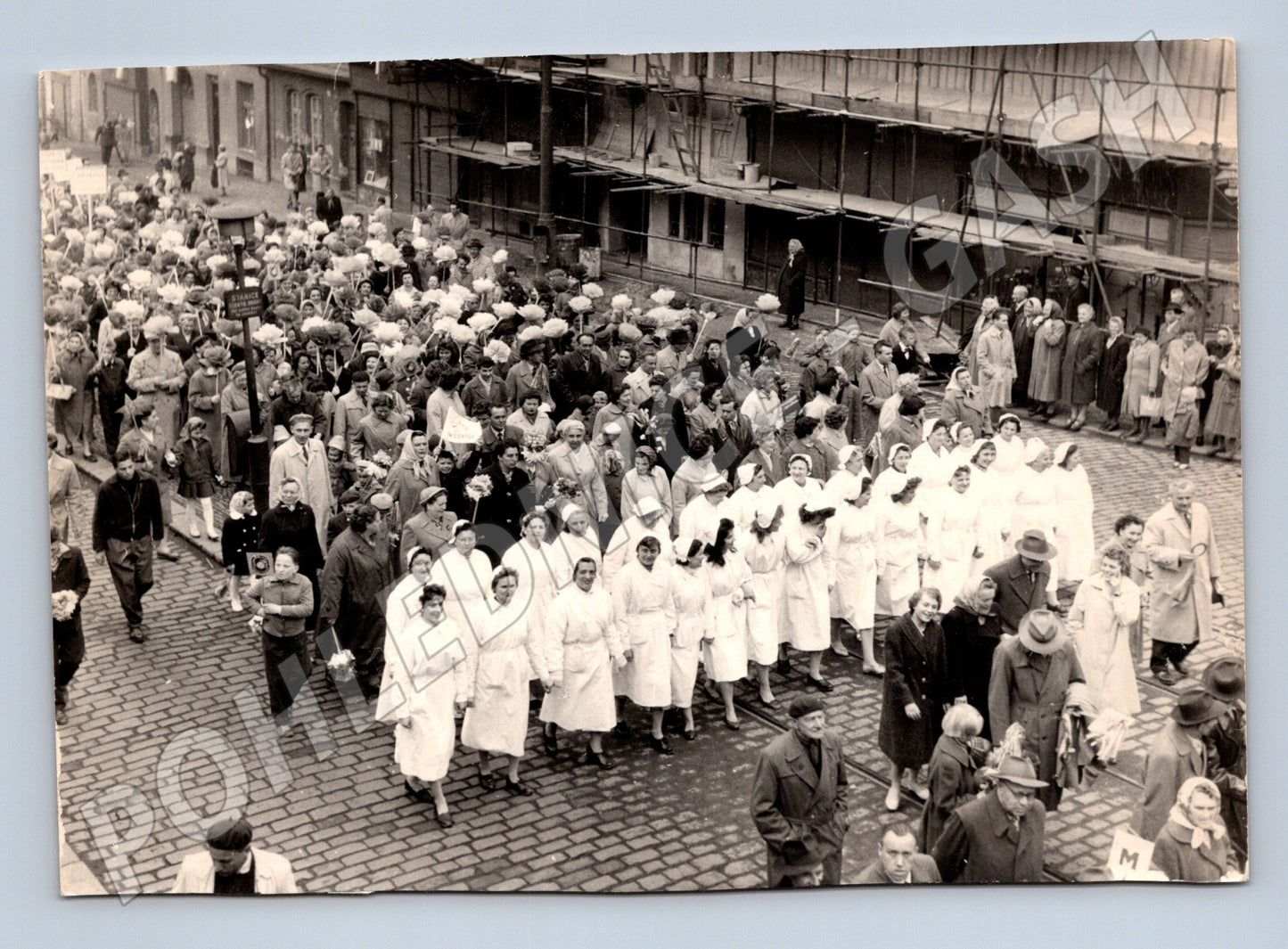 Pohlednice Průvod Máj Československo černobílá malý formát (M19836)