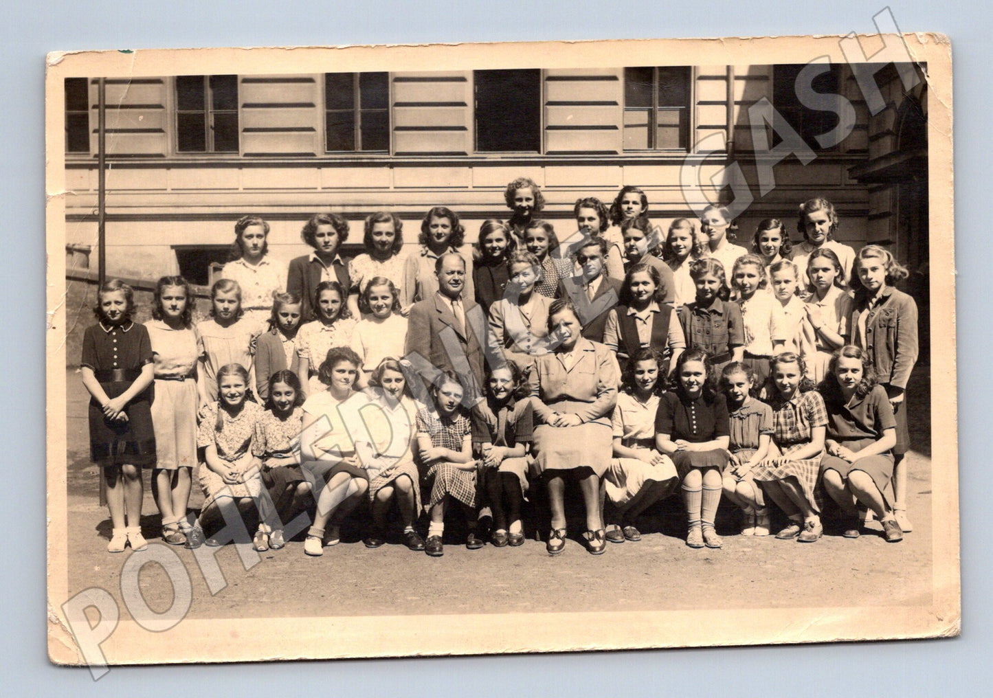 Pohlednice Třídní školní fotografie dívek s podpisy ČSR (M19841)