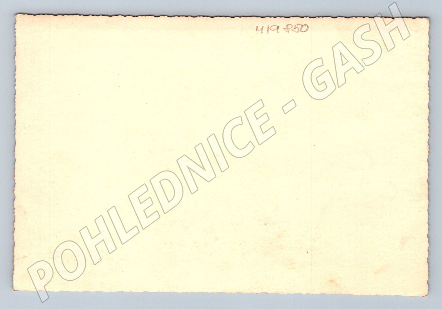 Pohlednice skupina lidí ve městě ČR malý formát před 1950 (M19850)