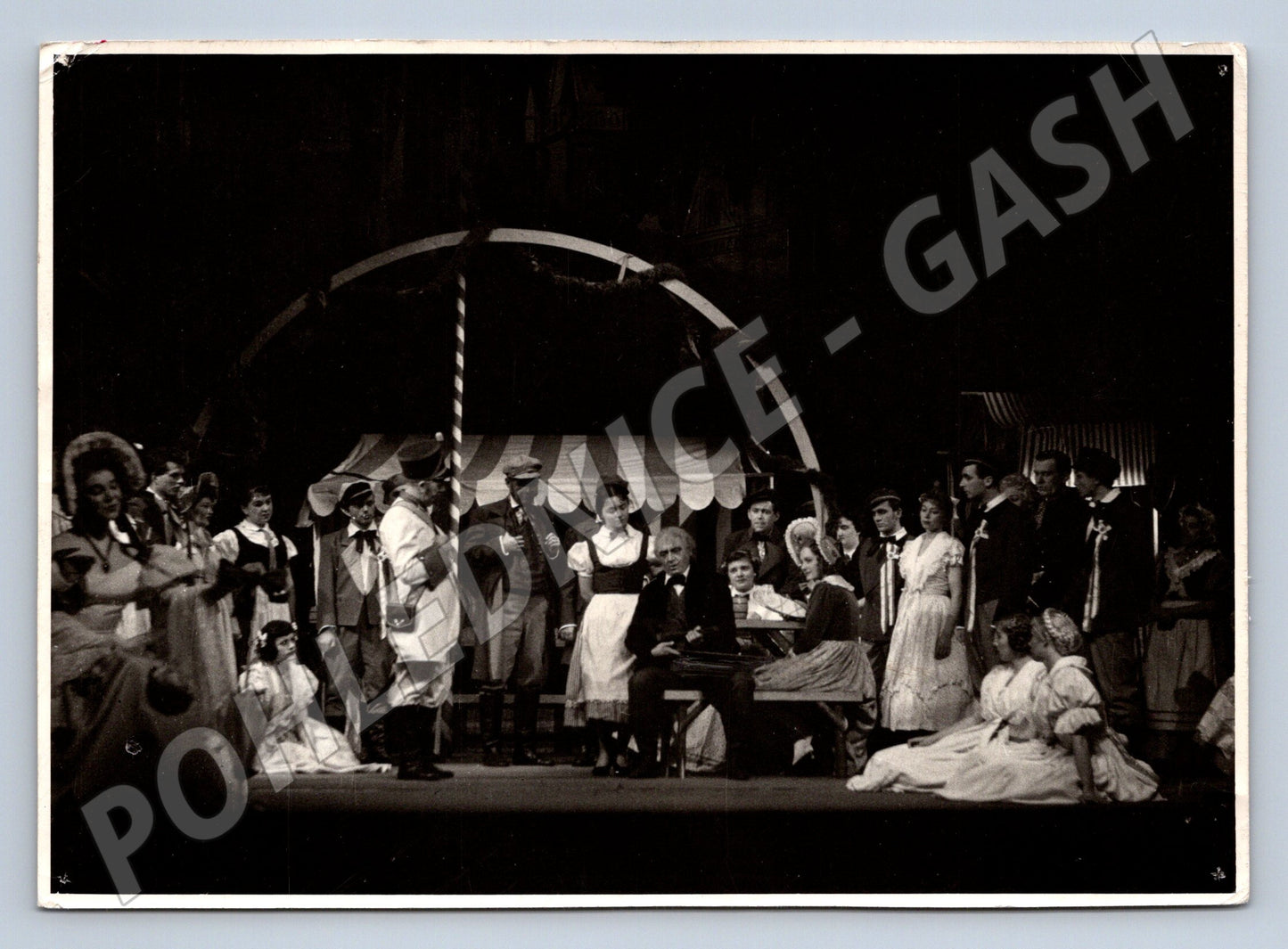 Pohlednice Divadelní scéna černobílá (M19852)
