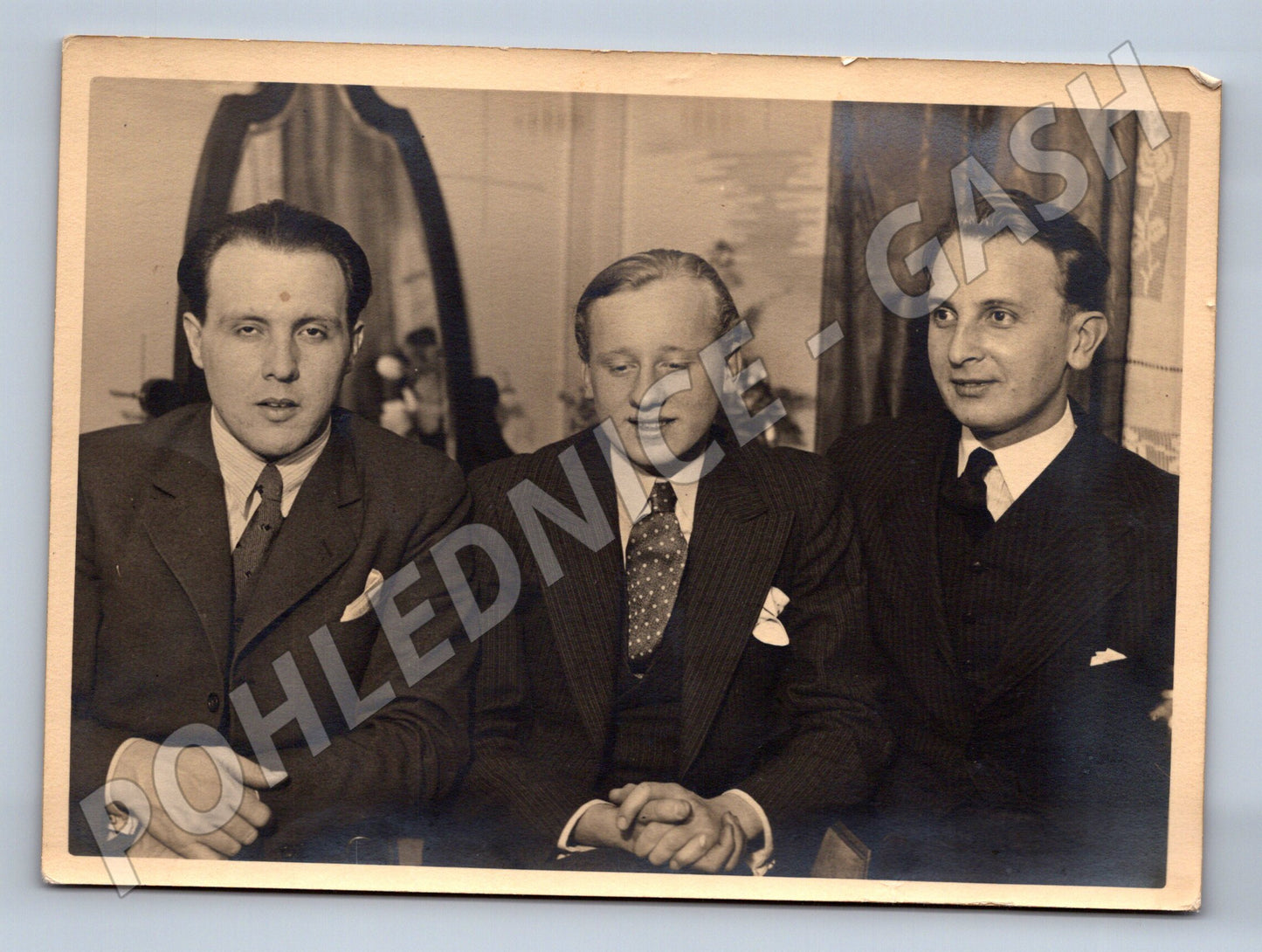 Pohlednice tři muži ve společenském oblečení 1 pol 20 století (M19854)