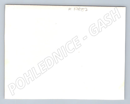 Pohlednice muž v kanceláři telefon čb (M19857)