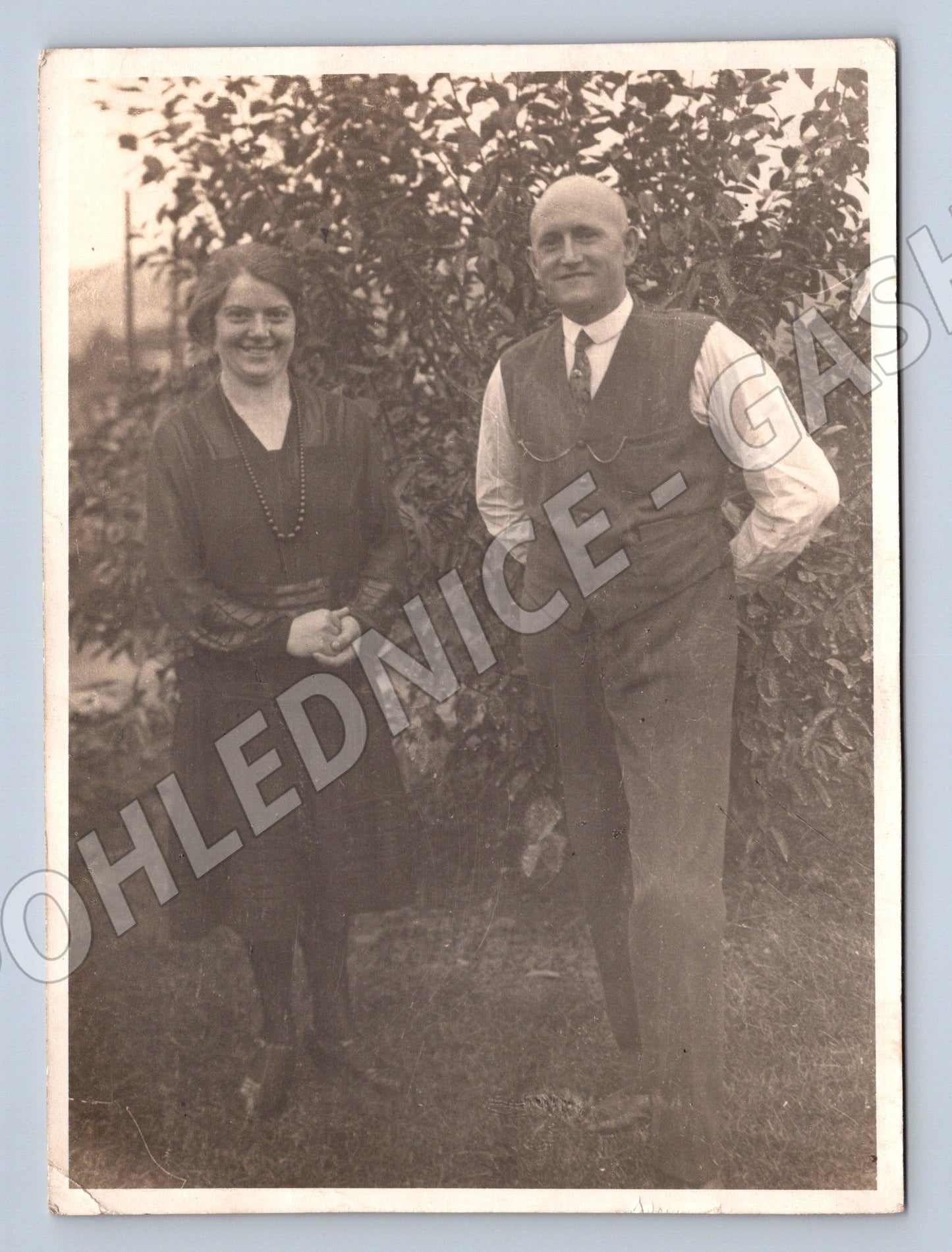 Pohlednice černobílá portrét muž a žena 1 polovina 20 století (M19859)