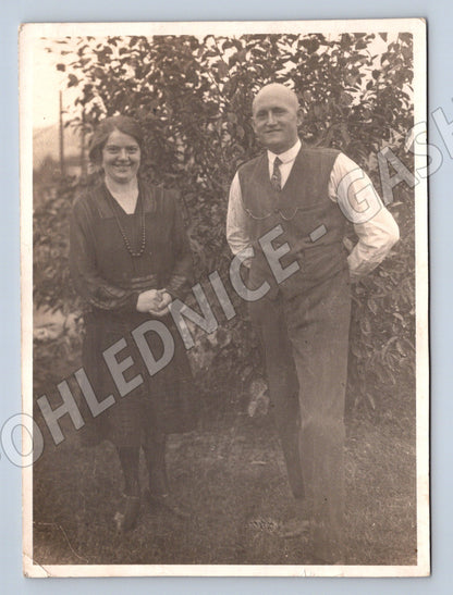 Pohlednice černobílá portrét muž a žena 1 polovina 20 století (M19859)