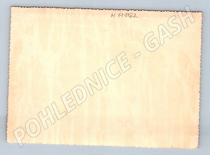 Pohlednice žena s dítětem v trávě (M19862)