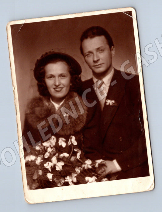 Pohlednice černobílá portrétní muž a žena 1 pol 20 století (M19870)