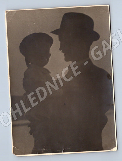 Pohlednice černobílá silueta dvou osob portrét (M19874)