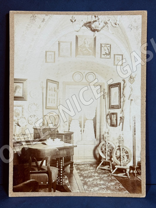 Stará fotografie interiér místnosti s nábytkem (M19902)