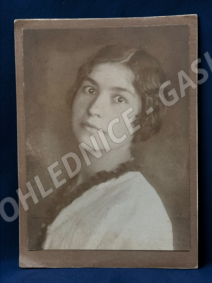 Stará fotografie mladá žena OHAŘE (M19907)