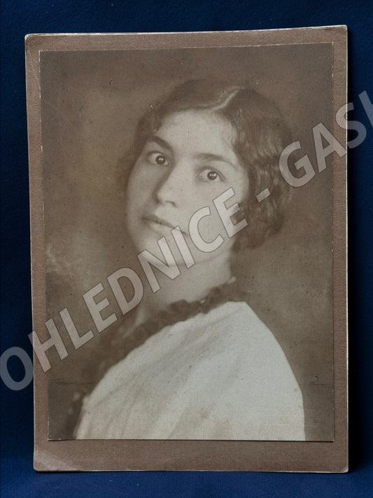 Stará fotografie mladá žena OHAŘE (M19907)