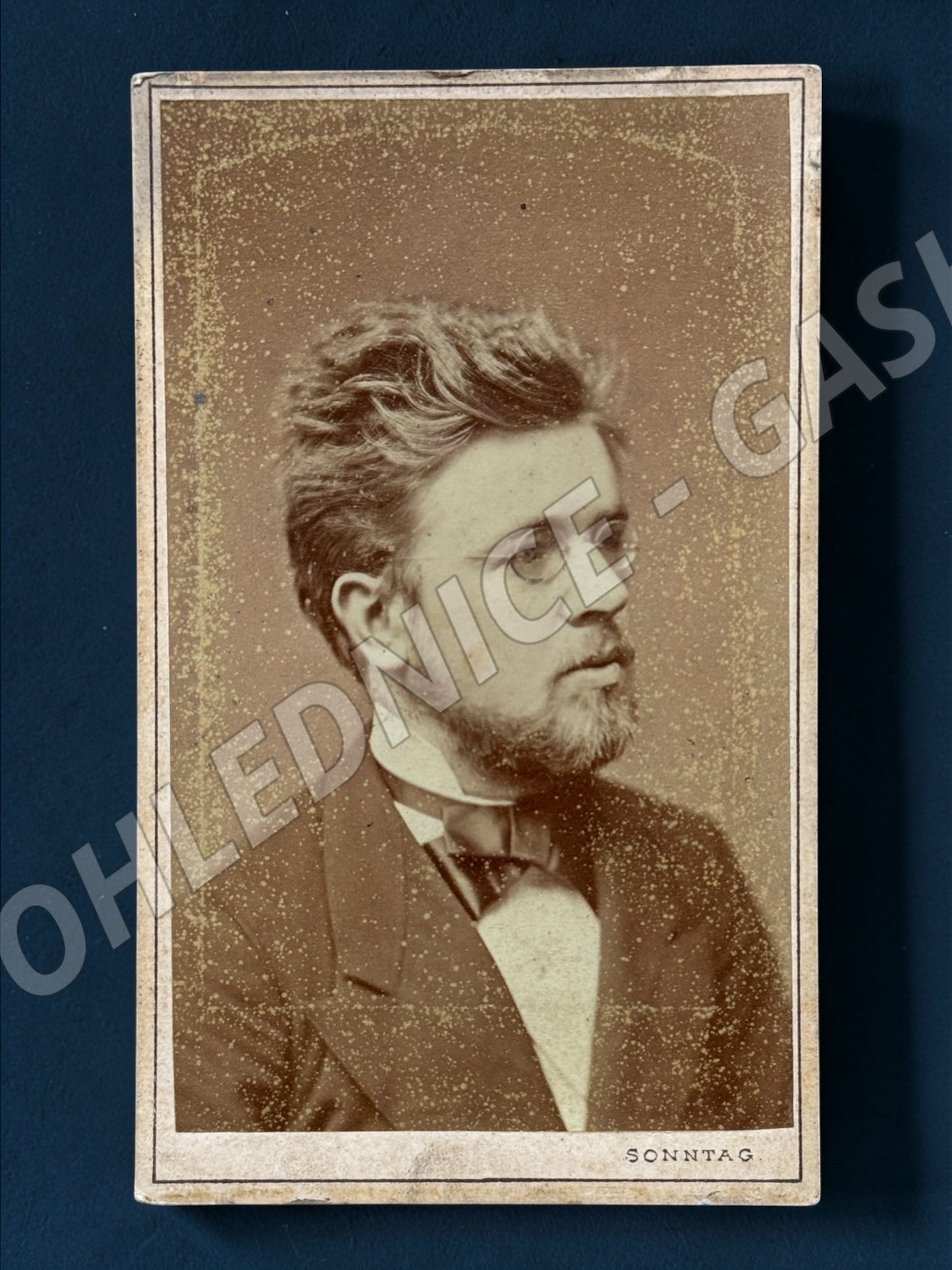 Stará fotografie Kroměříž portrét muže v brýlích (M19917)