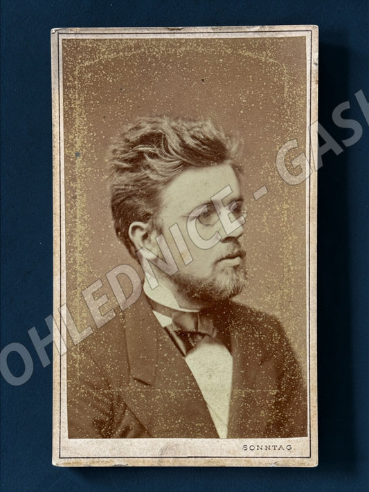 Stará fotografie Kroměříž portrét muže v brýlích (M19917)