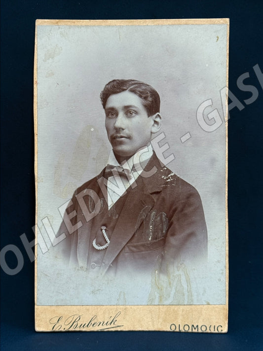 Stará fotografie Olomouc mladý muž ateliér E. Bubeník (M19929)