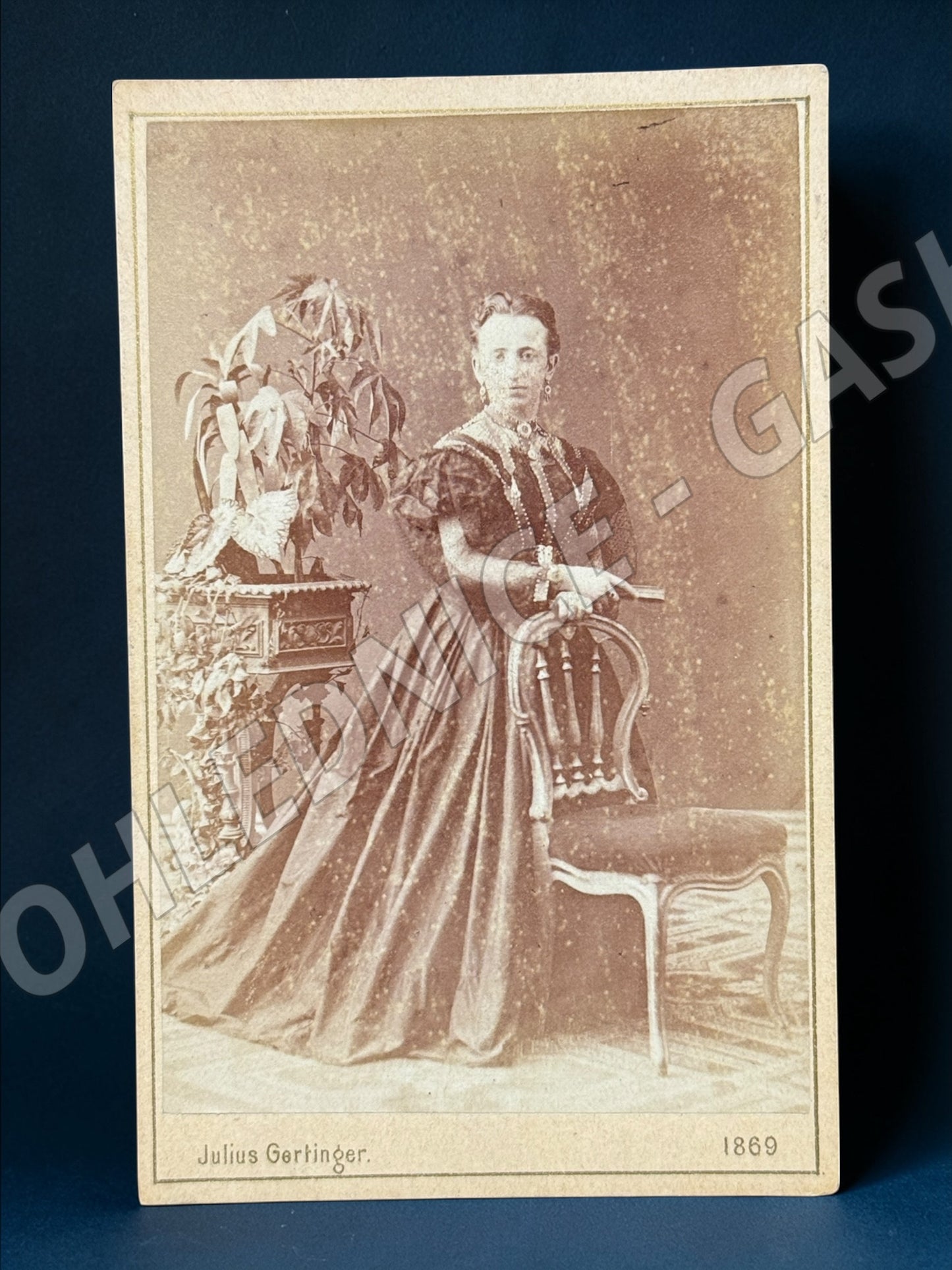 Stará fotografie Wien elegantní dáma ateliér Gertinger 1869 (M19939)
