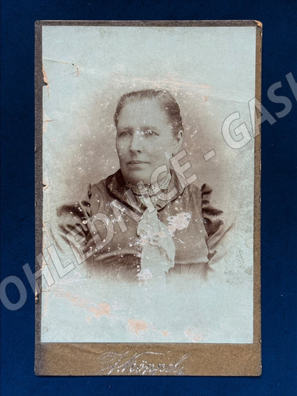 Stará fotografie žena s krajkovým límcem (M19945)