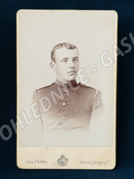 Fotografie Pardubice mladík v uniformě Jos. Pírka (M19965)