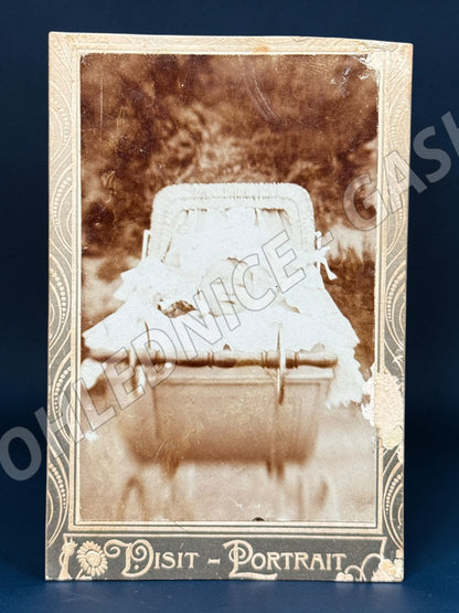 Stará fotografie dítě v kočárku (M19972)