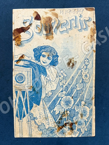 Stará fotografie dítě sedící na židli (M19979)