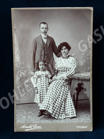 Stará fotografie Velká Bystřice rodinný portrét (M20001)