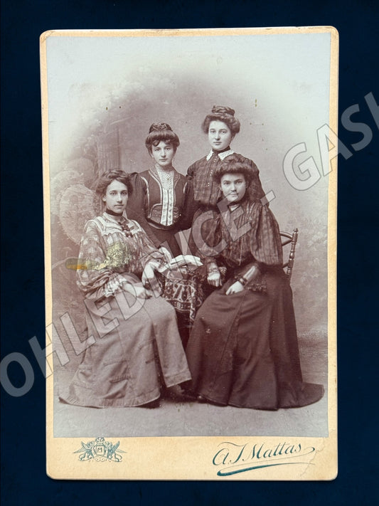 Stará fotografie Příbram čtyři dámy ateliér A. J. Mattas (M20007)