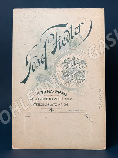 Stará fotografie Praha ateliér Josef Fiedler žena květiny (M20020)