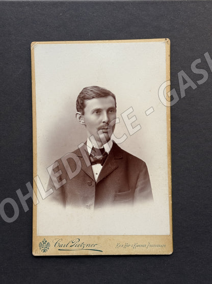 Stará fotografie Brno portrét muže ateliér Carl Pietzner (M20045)