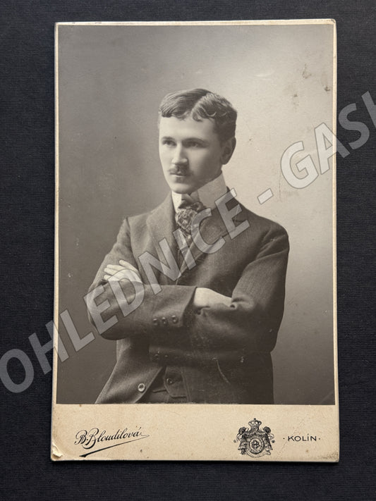 Stará fotografie Kolín mladý muž ateliér Bloudilová (M20049)